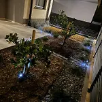New Luxury Air-Conditioned Apartment, With Jacuzzi, Free Parking And Gardens