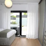 New Luxury Air-Conditioned Apartment, With Jacuzzi, Free Parking And Gardens