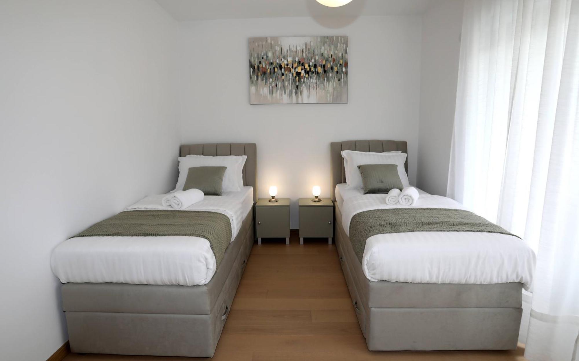 New Luxury Air-conditioned Apartment, With Jacuzzi, Free Parking And Gardens * Pula