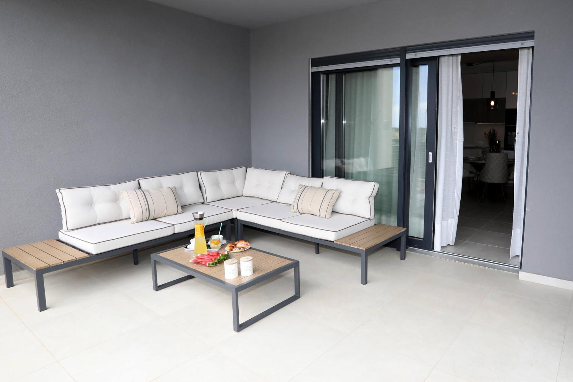 New Luxury Air-conditioned Apartment, With Jacuzzi, Free Parking And Gardens * Pula