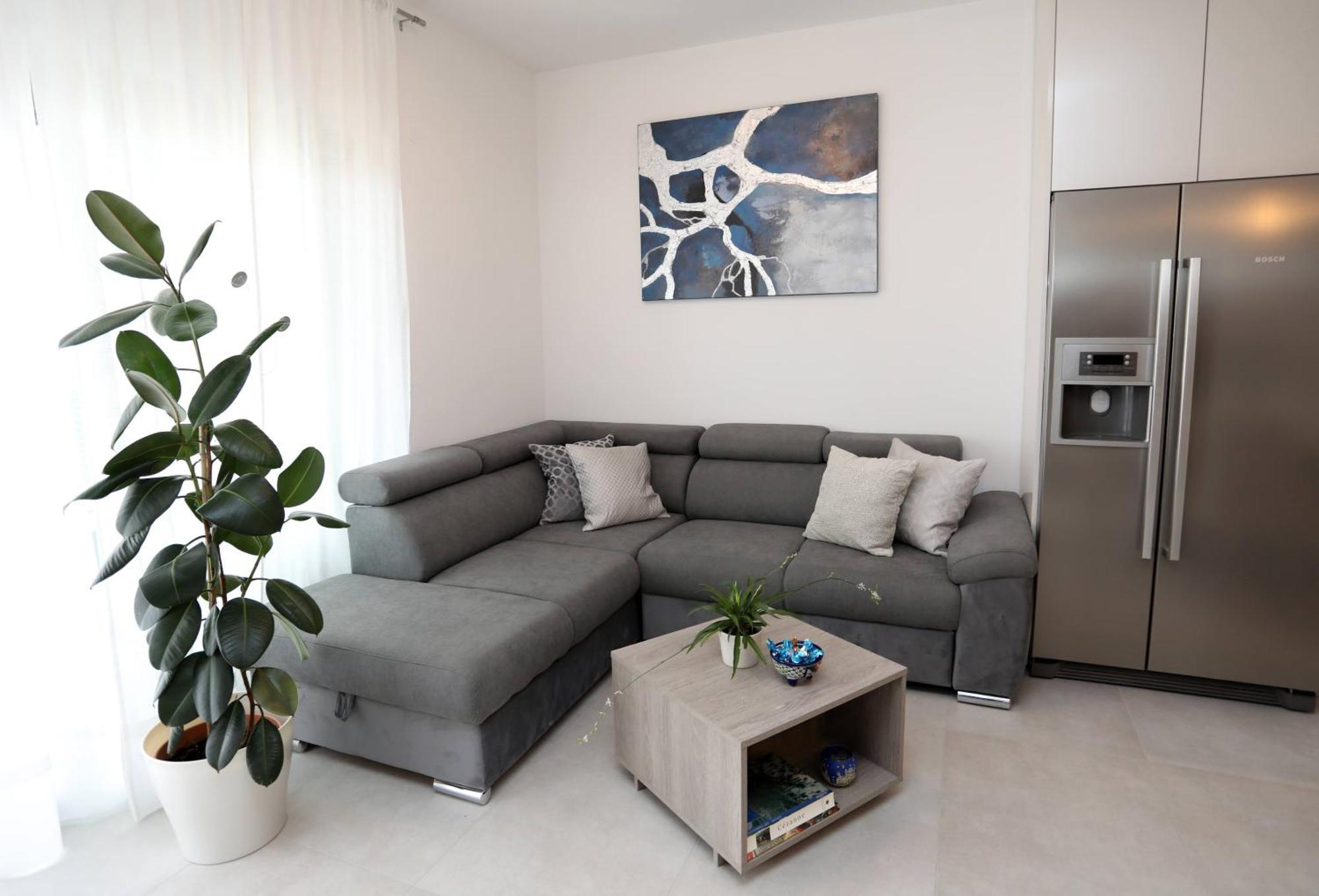 New Luxury Air-conditioned Apartment, With Jacuzzi, Free Parking And Gardens Apartmán Pula