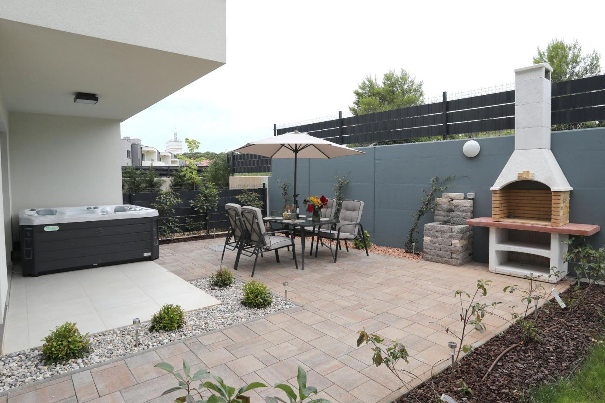 New Luxury Air-conditioned Apartment, With Jacuzzi, Free Parking And Gardens * Pula